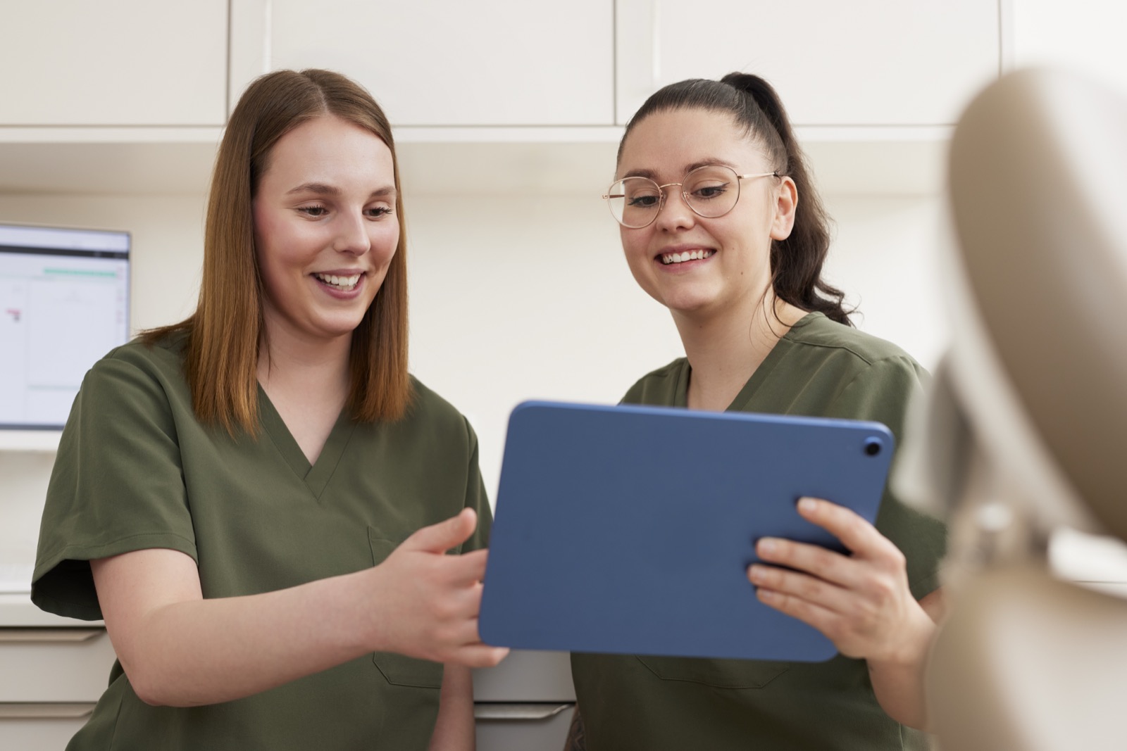 Praxisteam von Richert & Kollegen bei digitalen Abläufen